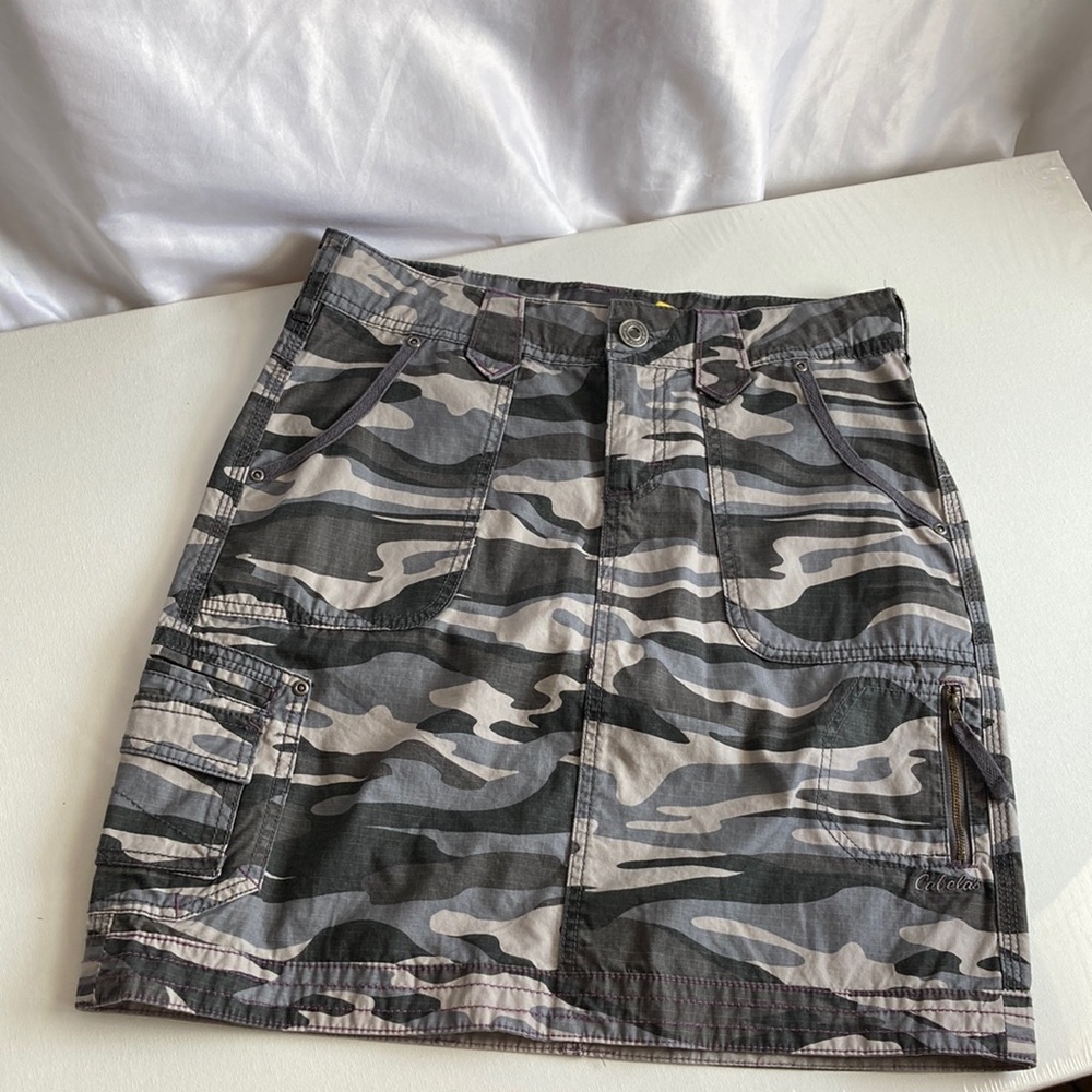 Cabela's Gray Camouflage Midi Skirt